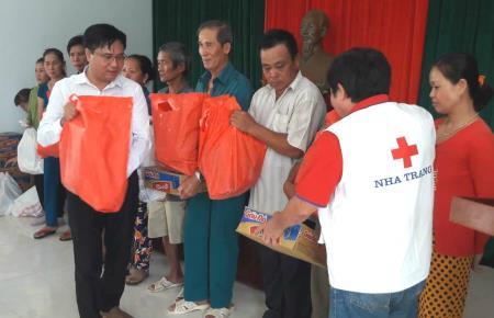 Khám bệnh, cấp thuốc miễn phí cho người dân Bích Đầm