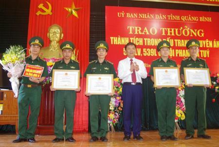 Trao thưởng đột xuất cho BĐBP Quảng Bình về thành tích đấu tranh 2 chuyên án ma túy lớn