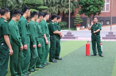 Thực hành xử lý các tình huống phòng chống cháy nổ cơ quan Bộ Tư lệnh BĐBP