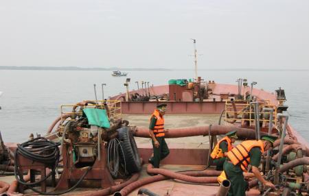 Ngăn chặn tình trạng “nóng trên bờ, sôi động dưới nước”
