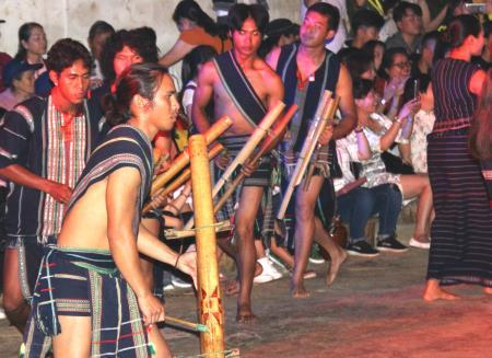 Đêm hội cồng chiêng dưới chân núi Langbiang