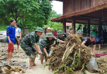 Mưa lớn gây sạt lở, chia cắt nhiều tuyến đường ở vùng núi tỉnh Thanh Hóa