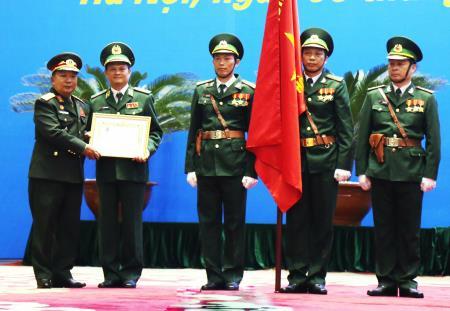 Nhiều tập thể, cá nhân thuộc QĐND Việt Nam đón nhận Huân chương của Nhà nước CHDCND Lào