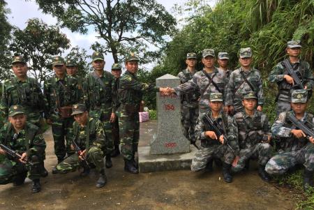 Tuần tra song phương trên khu vực biên giới Lào Cai