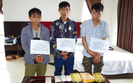 Phá chuyên án 483-LP bắt 3 đối tượng mua bán trái phép ma túy tổng hợp