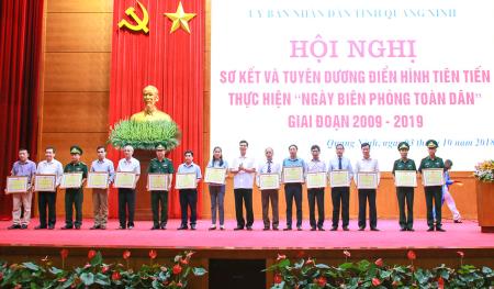 Quảng Ninh: Tuyên dương điển hình tiên tiến trong thực hiện "Ngày Biên phòng toàn dân"