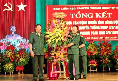 Trao tặng hơn 800 triệu đồng từ chương trình "Nghĩa tình đồng đội"