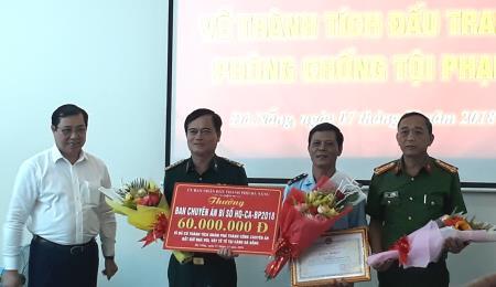 Khen thưởng lực lượng bắt giữ 10 tấn ngà voi, vảy tê tê