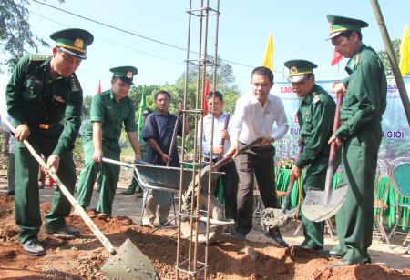 Khởi công xây dựng nhà tình nghĩa cho 3 gia đình dân tộc thiểu số