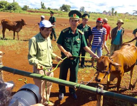 Phong trào Thi đua Quyết thắng góp phần xây dựng cơ quan, đơn vị vững mạnh về chính trị, tư tưởng và tổ chức