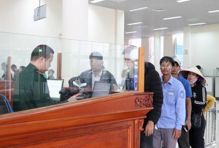 Cải cách thủ tục hành chính, tạo thuận lợi cho các hoạt động thông quan cửa khẩu