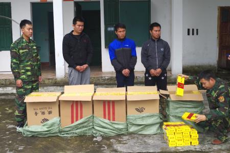 Bắt 2 vụ vận chuyển gia cầm giống và thuốc lá ngoại với số lượng lớn