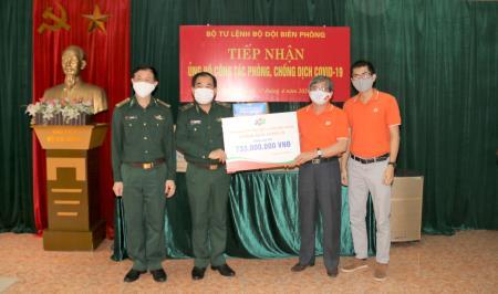 Chung tay, góp sức động viên tuyến đầu chống dịch