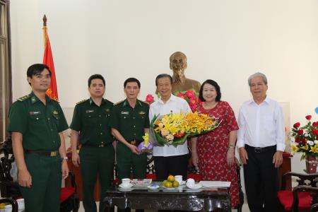 Bộ Tư lệnh BĐBP chúc mừng Ngày Truyền thống Người cao tuổi Việt Nam