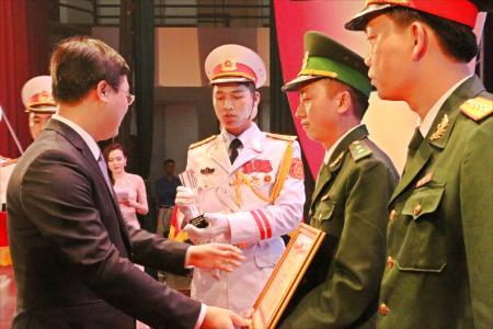 Tài, đức góp sức giữ chủ quyền non sông