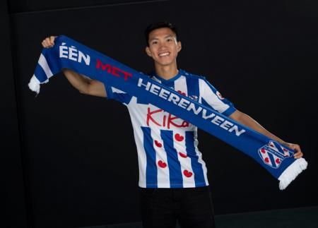 Văn Hậu ra mắt SC Heerenveen, Messi Thái chỉ ra vũ khí của tuyển Việt Nam
