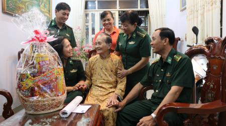 Tết yêu thương trong ngôi nhà của mẹ