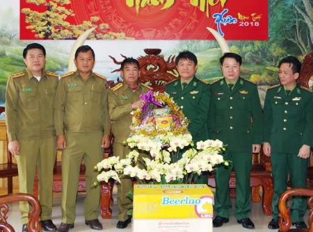 Các đơn vị lực lượng vũ trang Lào, Campuchia chúc Tết BĐBP Việt Nam