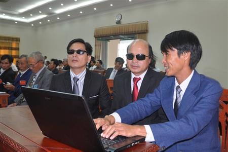 Học vi tính bằng... tai