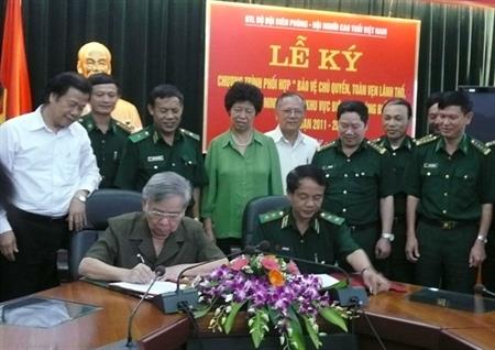 Người cao tuổi sát cánh cùng BĐBP bảo vệ biên giới