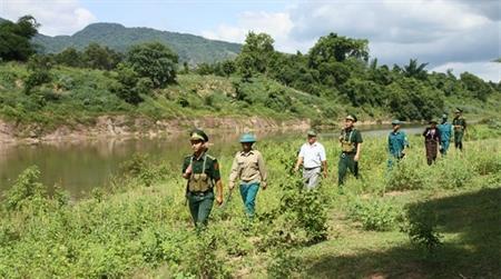 Biên cương vững tay súng, trọn tình quân dân