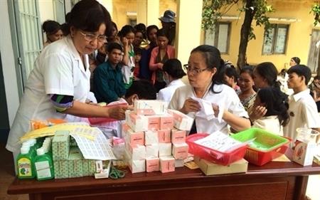 Tặng quà, khám bệnh và cấp thuốc miễn phí cho xã biên giới Rờ Kơi