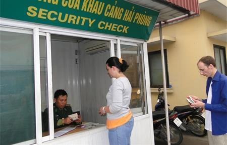 Bước tiến mới trong công tác xuất, nhập cảnh
