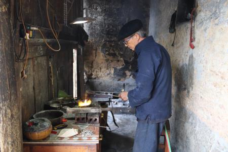 Giữ nghề bạc người Mông nơi biên cương cực Bắc