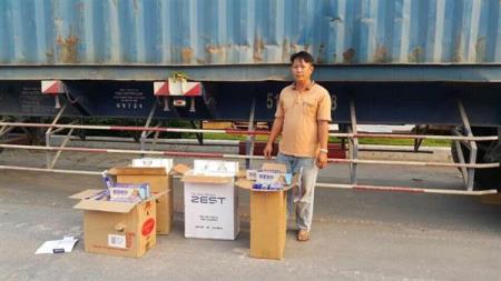 Khởi tố vụ án buôn lậu 2.000 bao thuốc lá
