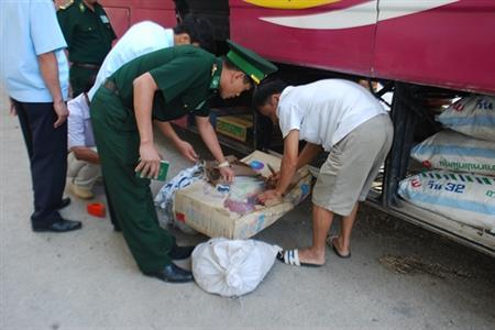Đến bao giờ Cửa khẩu Quốc tế Nậm Cắn mới chính quy, nền nếp?