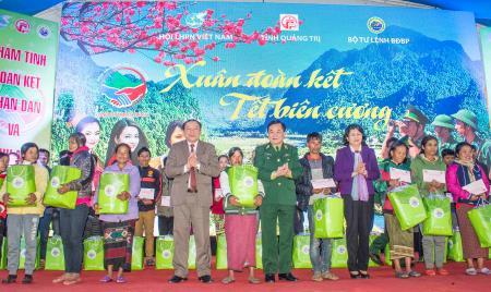 Phó Chủ tịch nước Đặng Thị Ngọc Thịnh tham dự chương trình "Xuân đoàn kết, Tết biên cương"