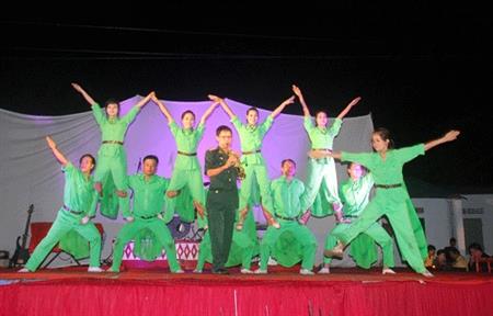 Đưa tiếng hát về với buôn làng