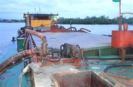 Chiến đấu với “nạn cát tặc”