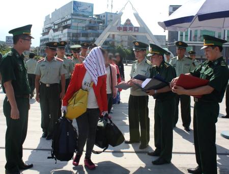 Tuyên truyền pháp luật đi đôi với đấu tranh ngăn chặn