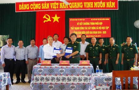 Đồng Tháp: Ký kết chương trình phối hợp "Đẩy mạnh công tác xây dựng xã hội học tâp" ở địa bàn biên giới