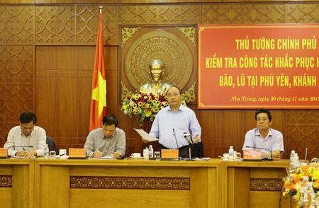 Thủ tướng Nguyễn Xuân Phúc yêu cầu rút kinh nghiệm sâu sắc trong chỉ đạo ứng phó bão số 12