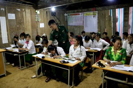 "Gieo chữ" trên đỉnh đèo mây phủ