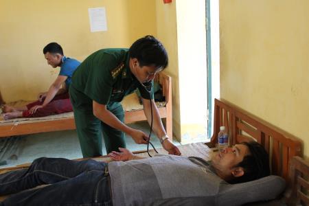 BĐBP Tiền Giang tiếp nhận 4 ngư dân bị nạn trên biển