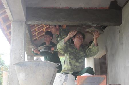 Giúp đồng bào Chứt an cư