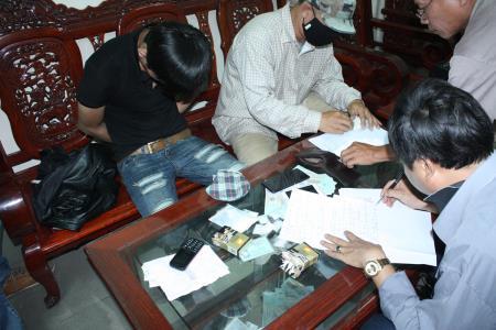 Bủa vây tội phạm trên phố biển