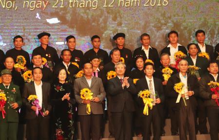 “Điểm tựa của bản làng” tôn vinh những người có uy tín tiêu biểu trong đồng bào các dân tộc