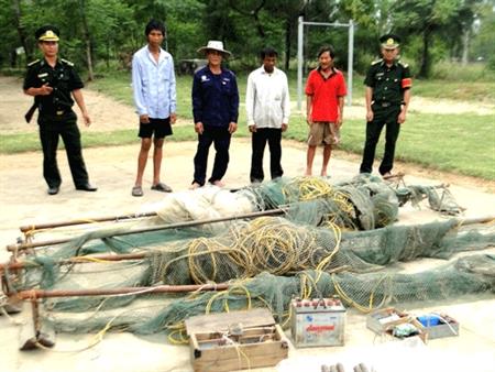 Bắt đối tượng dùng thuốc nổ và kích điện đánh bắt hải sản