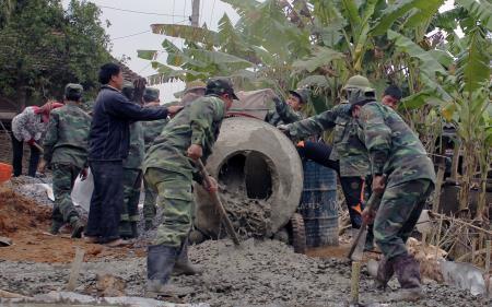 Niềm vui trên những con đường "ý Đảng, lòng dân"