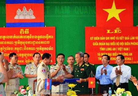 Hội đàm giữa đoàn đại biểu BĐBP Long An và đoàn đại biểu Ty Công an tỉnh Prây Veng