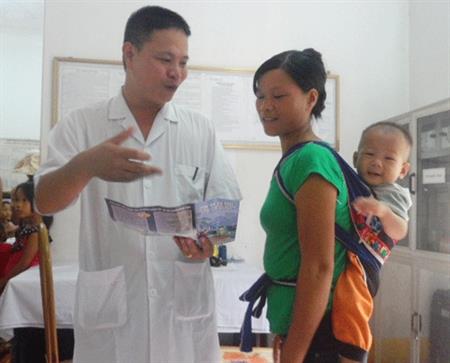 Phụ nữ, trẻ em huyện đảo Vân Đồn được khám bệnh, cấp thuốc miễn phí