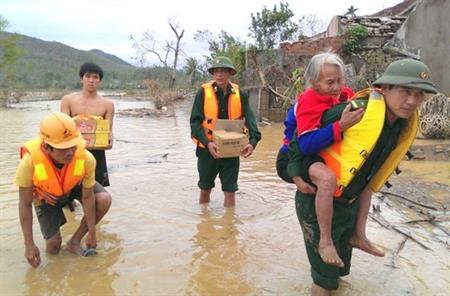 Quên mình cứu dân trong lũ dữ