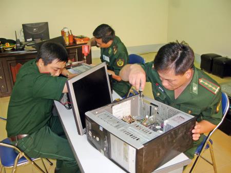 Công tác kỹ thuật góp phần quan trọng thực hiện tốt công tác biên phòng