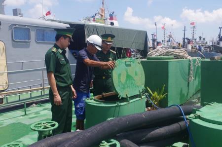 Tạm giữ tàu Thiện Hòa 02 vận chuyển 40.000 lít dầu trái phép