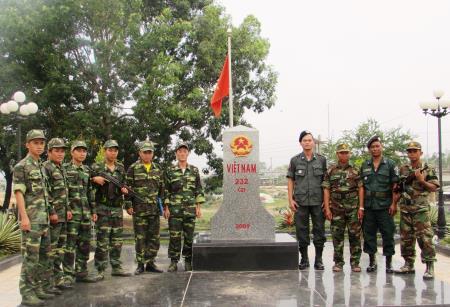 Giữ bình yên khu vực biên giới Tân Hồng