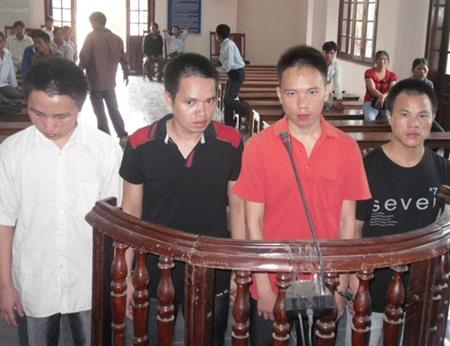 54 năm 6 tháng tù cho 4 kẻ mua bán người, mua bán trẻ em